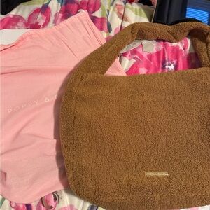 Poppy & Peonies | NWT Haul It Hobo in Camel Teddy | Apres Ski Collection